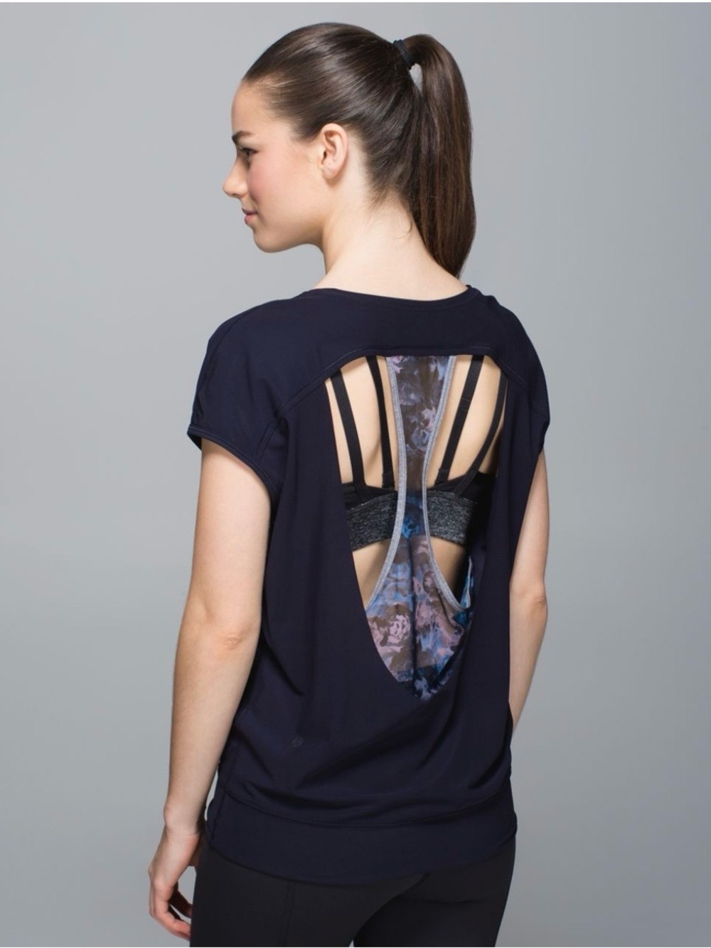 LULULEMON Navy Blue Open Back top Sz. S(4-6)